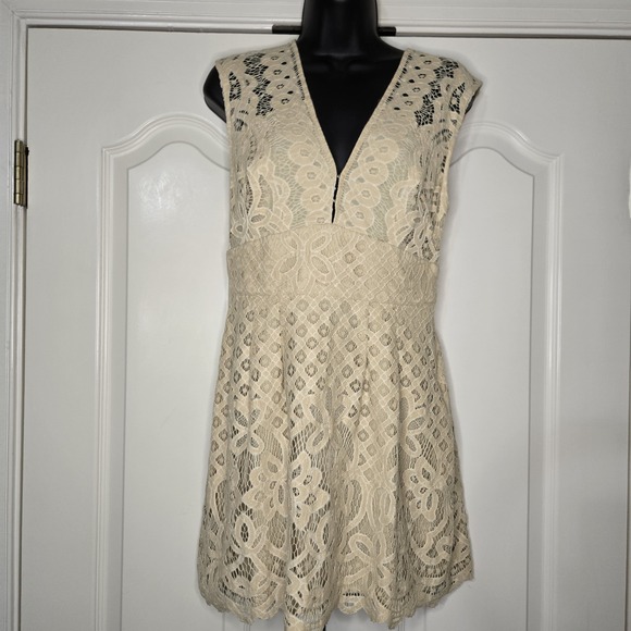 Free People Dresses & Skirts - Free People Dress One Million Lovers Lace Mini Dress Size 4 Side Zip‎ Sleeveless